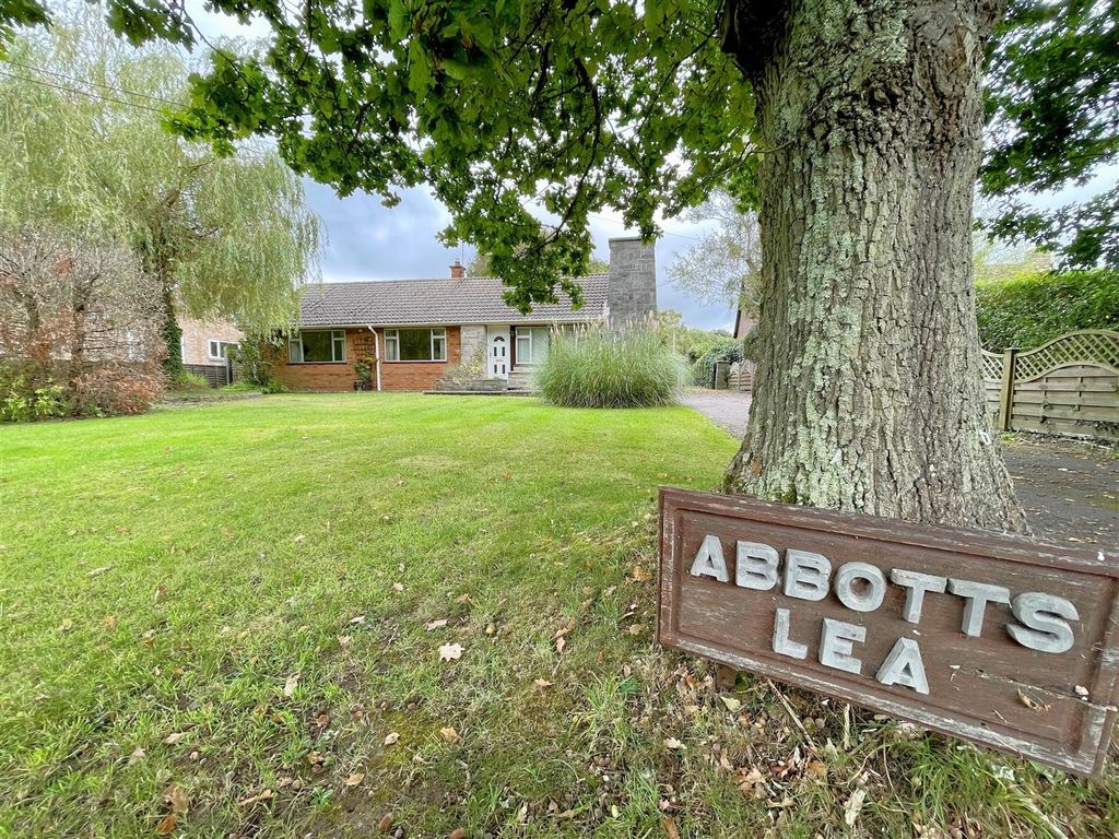 3 bed detached bungalow for sale in Springles Lane, Titchfield, Fareham