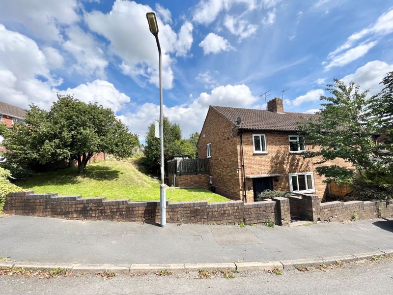 3 bed semidetached house for sale in Sanders Close, Dudley DY2, £