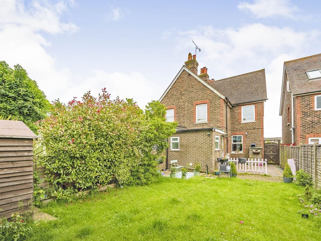 4 bed semidetached house for sale in Lee Street, Horley RH6 Zoopla