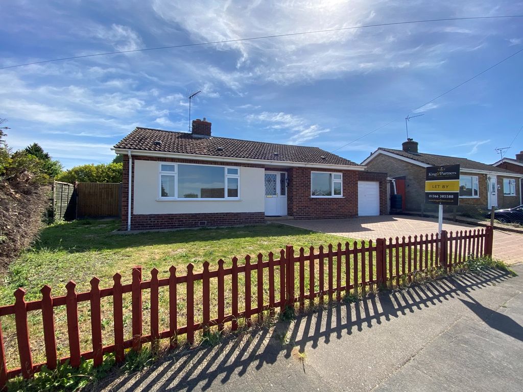 2 bed detached bungalow to rent in Trafalgar Road, Downham Market PE38
