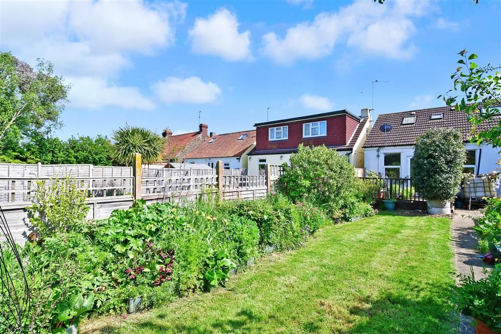 4 bed chalet for sale in Queenborough Road, Halfway, Sheerness, Kent