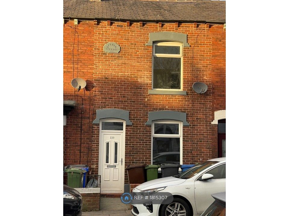 2 bed terraced house to rent in Street, Hyde SK14, £1,000 pcm
