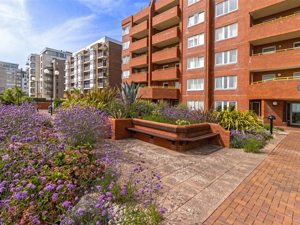 2 bed flat for sale in West Parade, Worthing BN11, £400,000 Zoopla