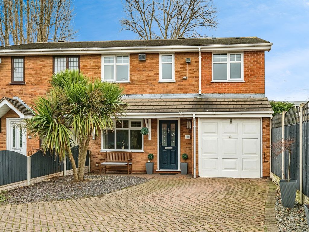 4 bed semidetached house for sale in Ruth Close, Tipton DY4, £270,000