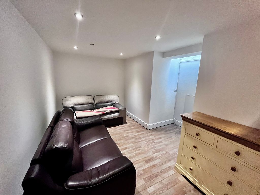 1 bed flat to rent in Walter Road, Swansea SA1 Zoopla