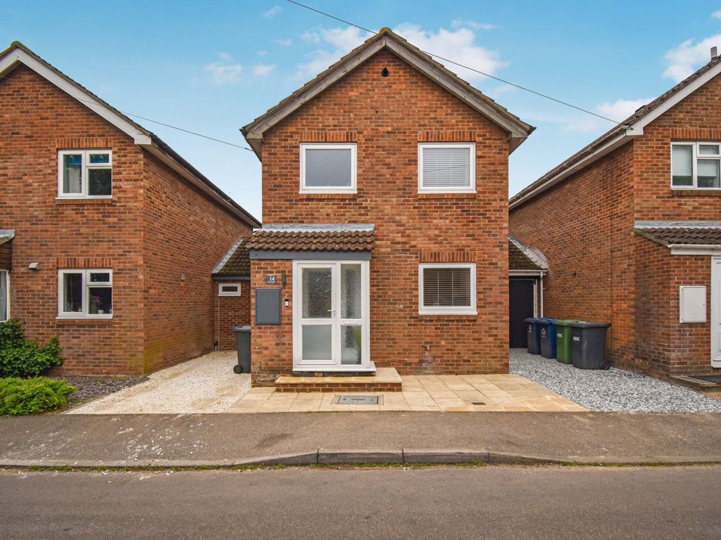 3 bed linkdetached house for sale in The Paddock, Somersham