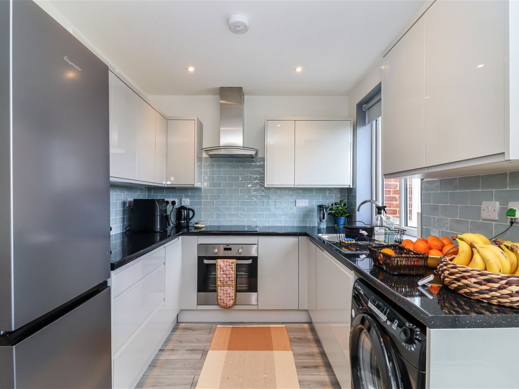 1 bed flat for sale in St. Marks Crescent, Maidenhead SL6 Zoopla