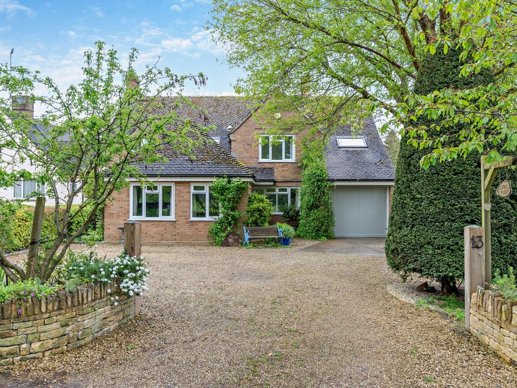 4 bed detached house for sale in Dog Close, Adderbury, Banbury