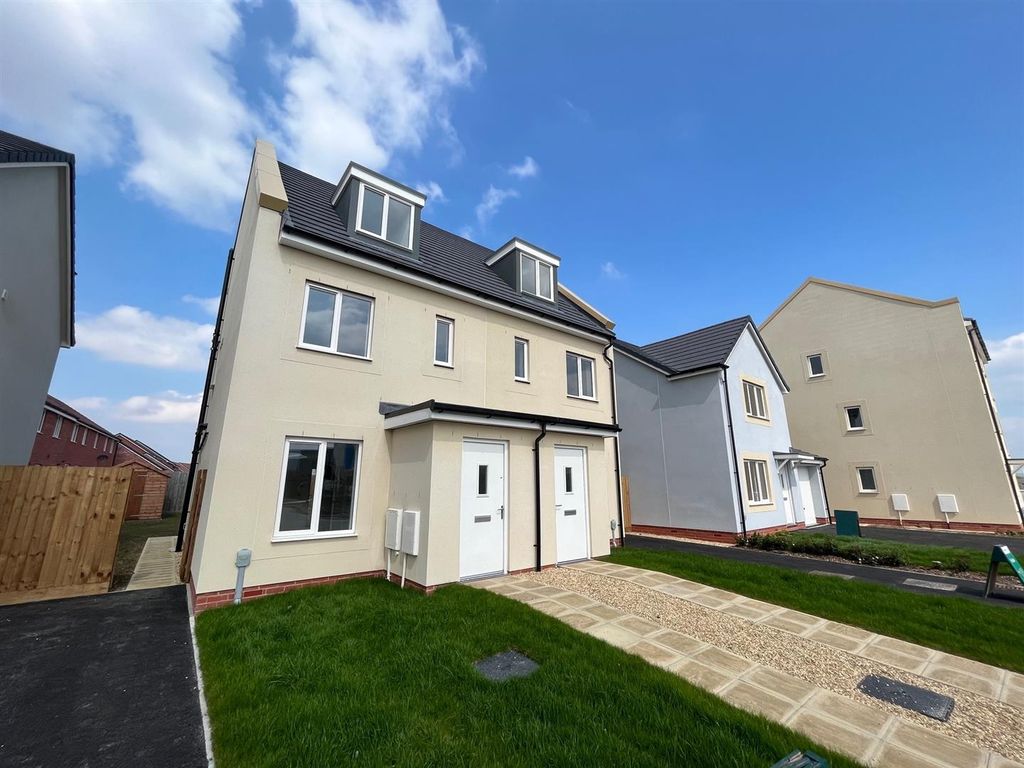 3 bed semidetached house to rent in Westland Road, Haywood Village