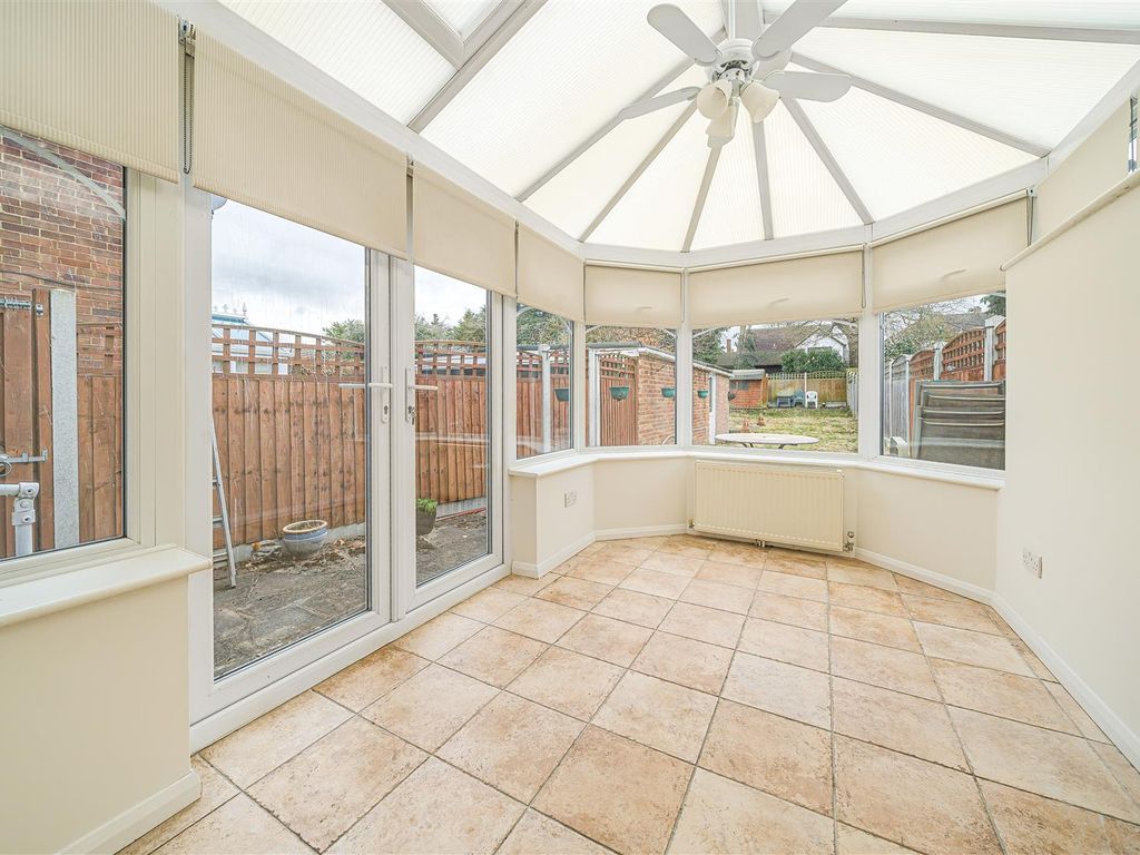 3 bed semidetached house for sale in Tennyson Road, Hutton, Brentwood
