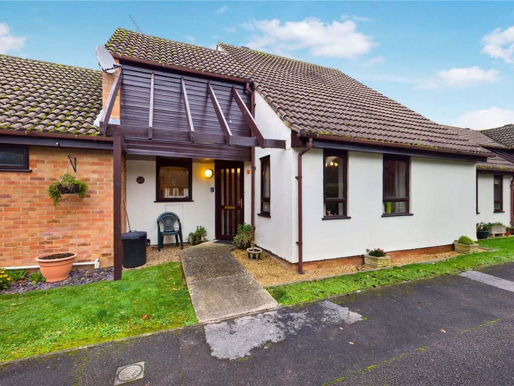 2 bed terraced house for sale in Heath Court, Baughurst, Tadley