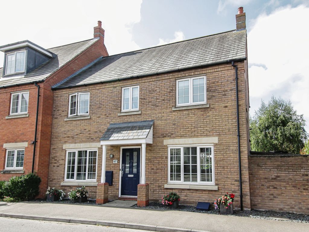 4 bed semidetached house for sale in Highfield Drive, Littleport, Ely