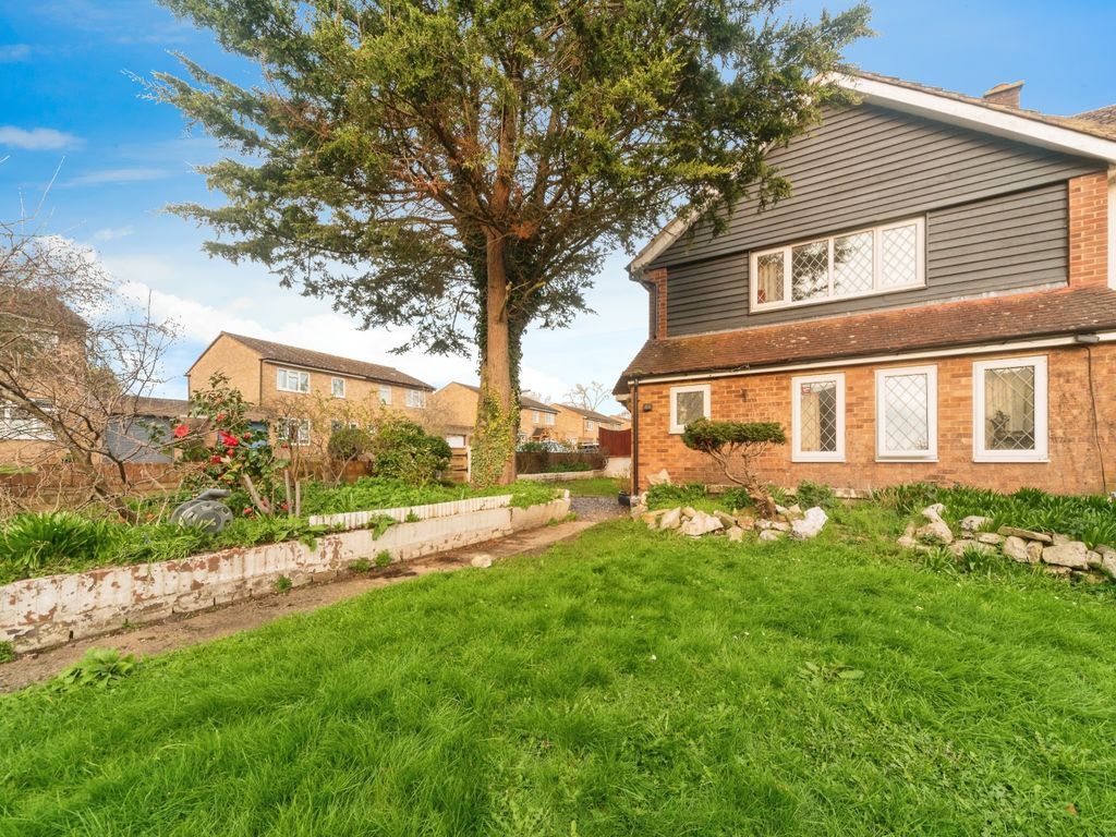 3 bed semidetached house for sale in Farm Road, Esher, Surrey KT10, £