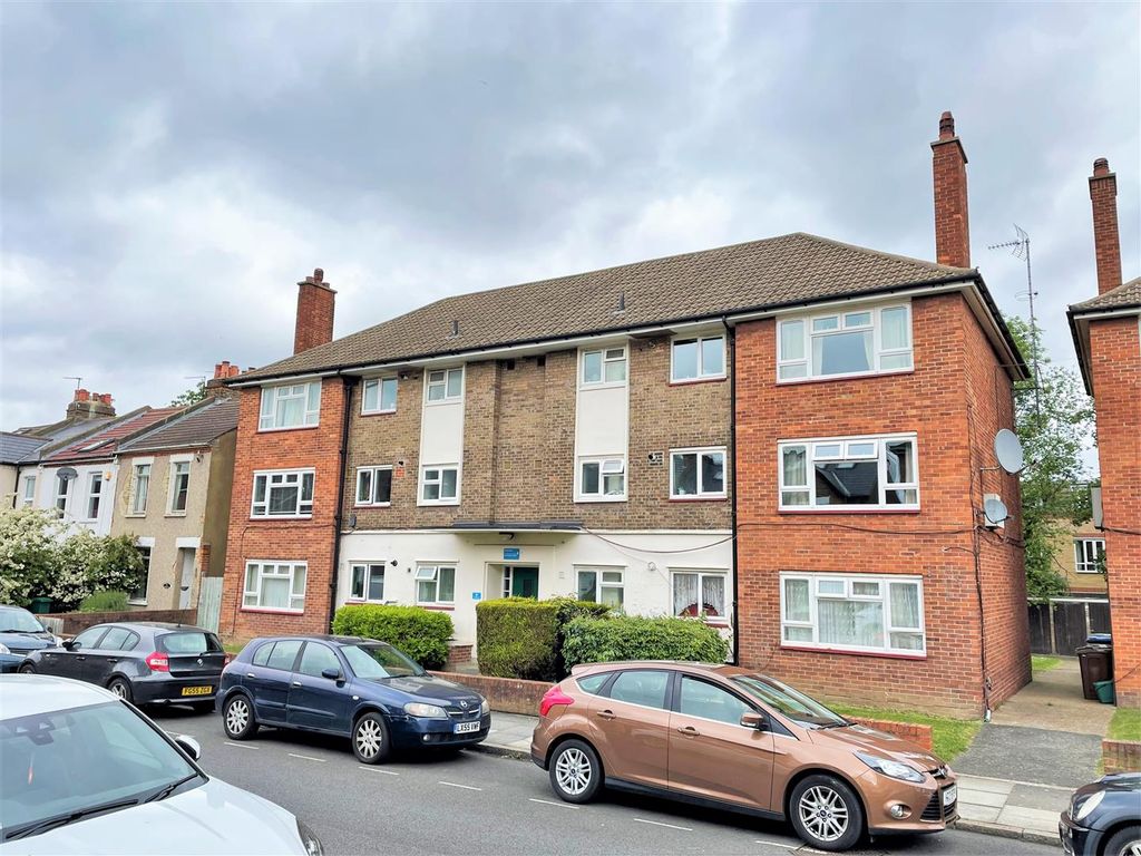 3 bed flat for sale in Martins Road, Shortlands, Bromley BR2 Zoopla