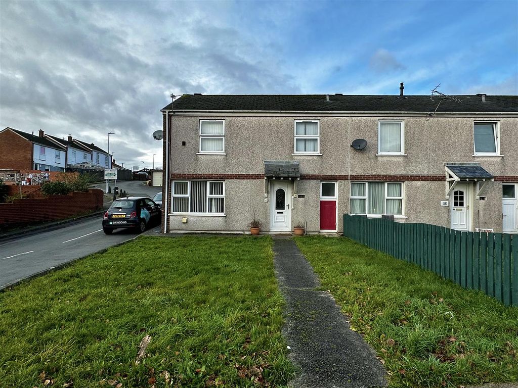 3 bed end terrace house for sale in Parc Pendre, Kidwelly SA17, £80,000