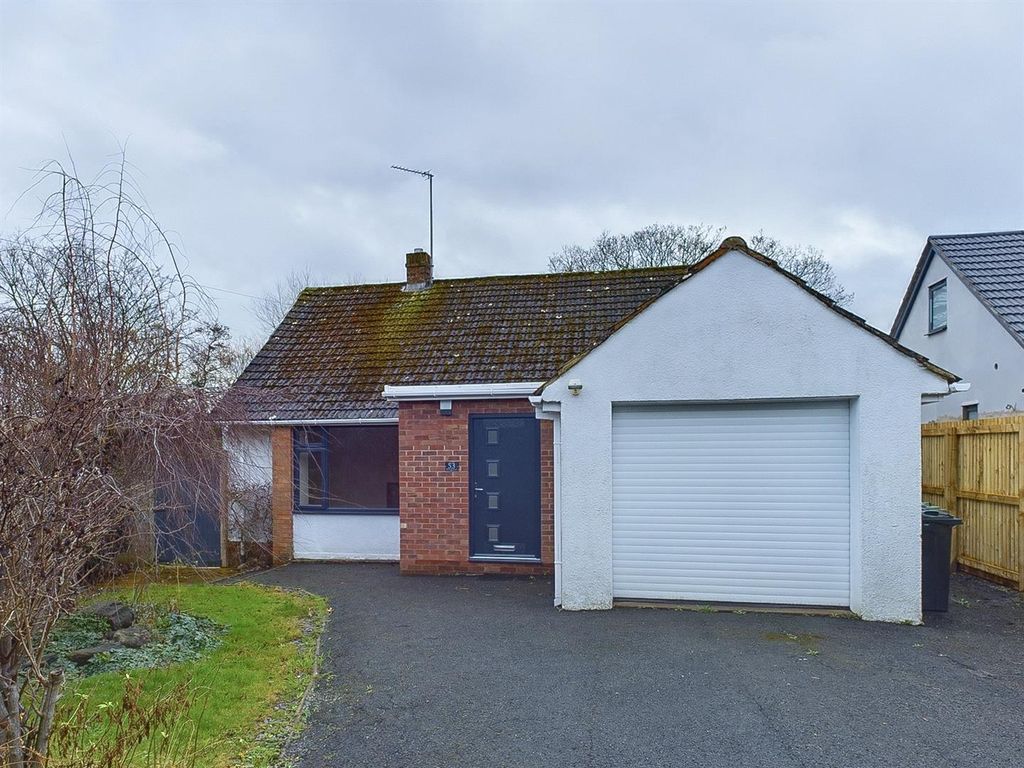 3 bed detached bungalow for sale in Meadow Road, Malvern WR14, £350,000