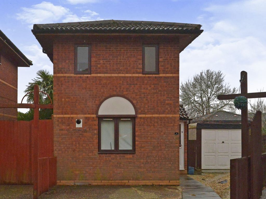 2 bed detached house for sale in Armstrong Close, Crownhill, Milton