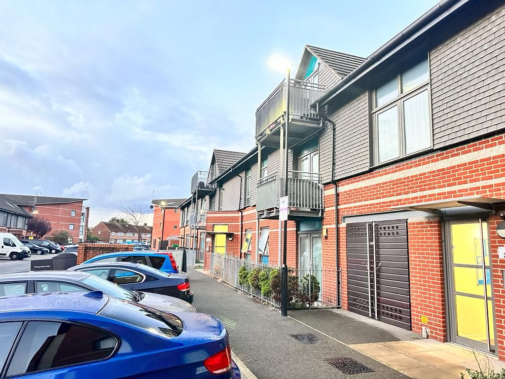 1 bed flat to rent in Lewin Terrace, Bedfont, Feltham TW14, £1,290 pcm