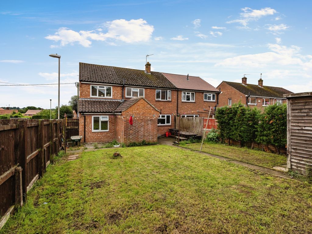 5 bed semidetached house for sale in Queensway, York YO62, £275,000