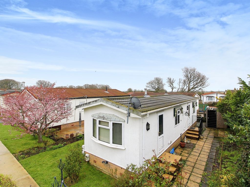 2 bed detached bungalow for sale in Lion House Park, Mill Road