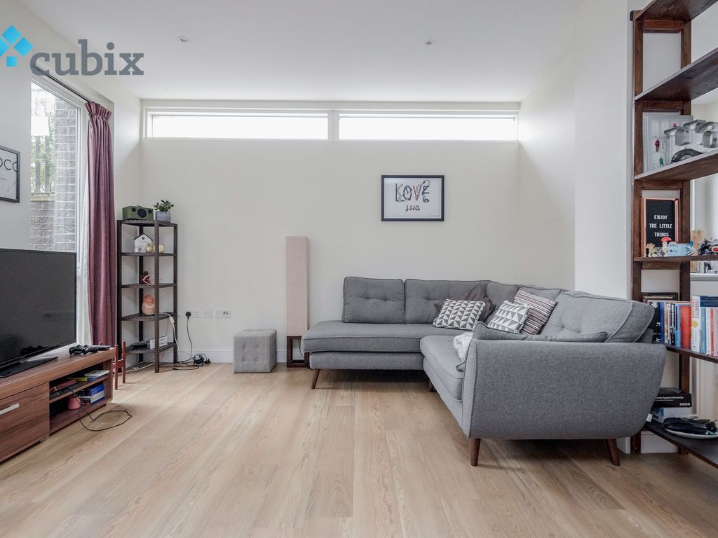 2 bed flat to rent in Stead Street, Walworth SE17, £2,999 pcm Zoopla