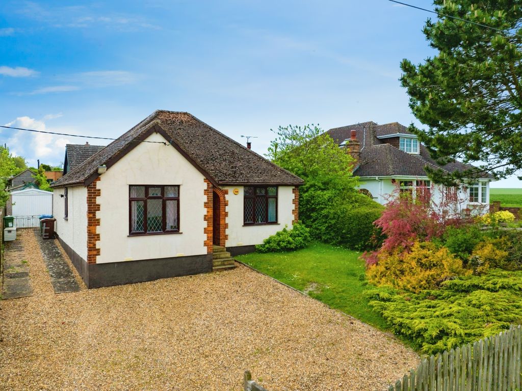 3 bed bungalow for sale in Leighton Road, Edlesborough, Dunstable LU6