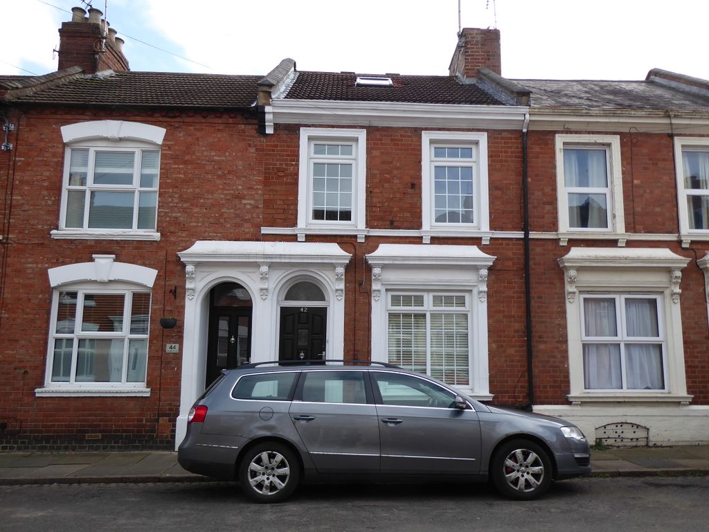 4 bed terraced house to rent in Hunter Street, Northampton NN1 Zoopla