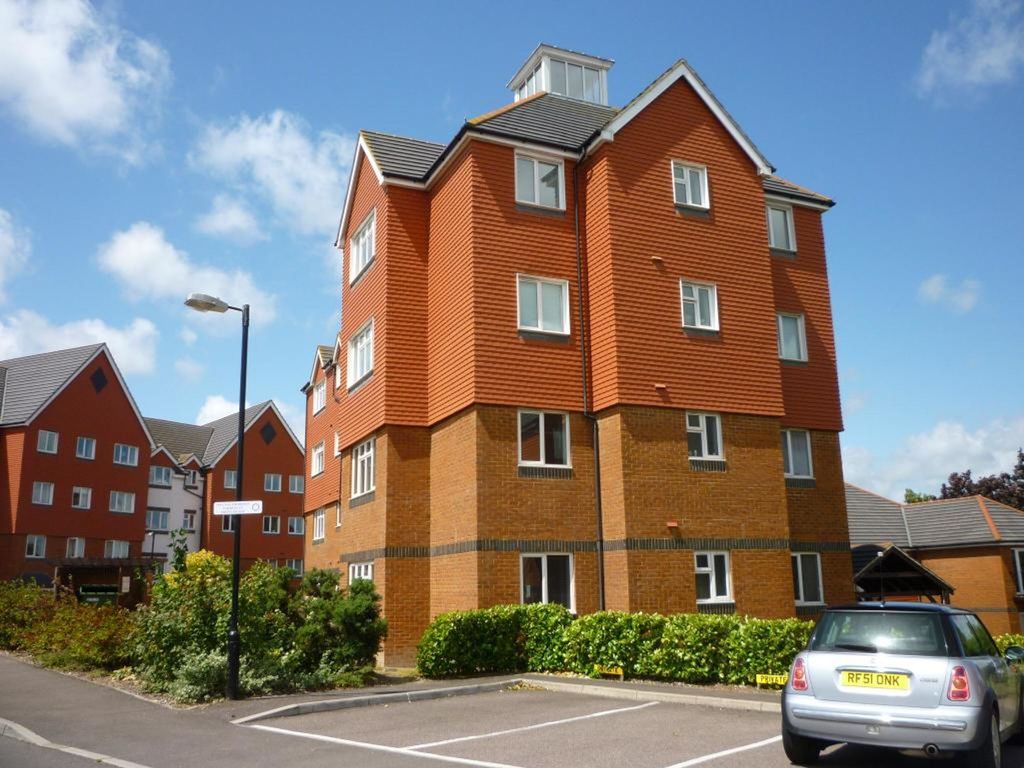 3 bed flat to rent in Tower Close, East Grinstead RH19 Zoopla