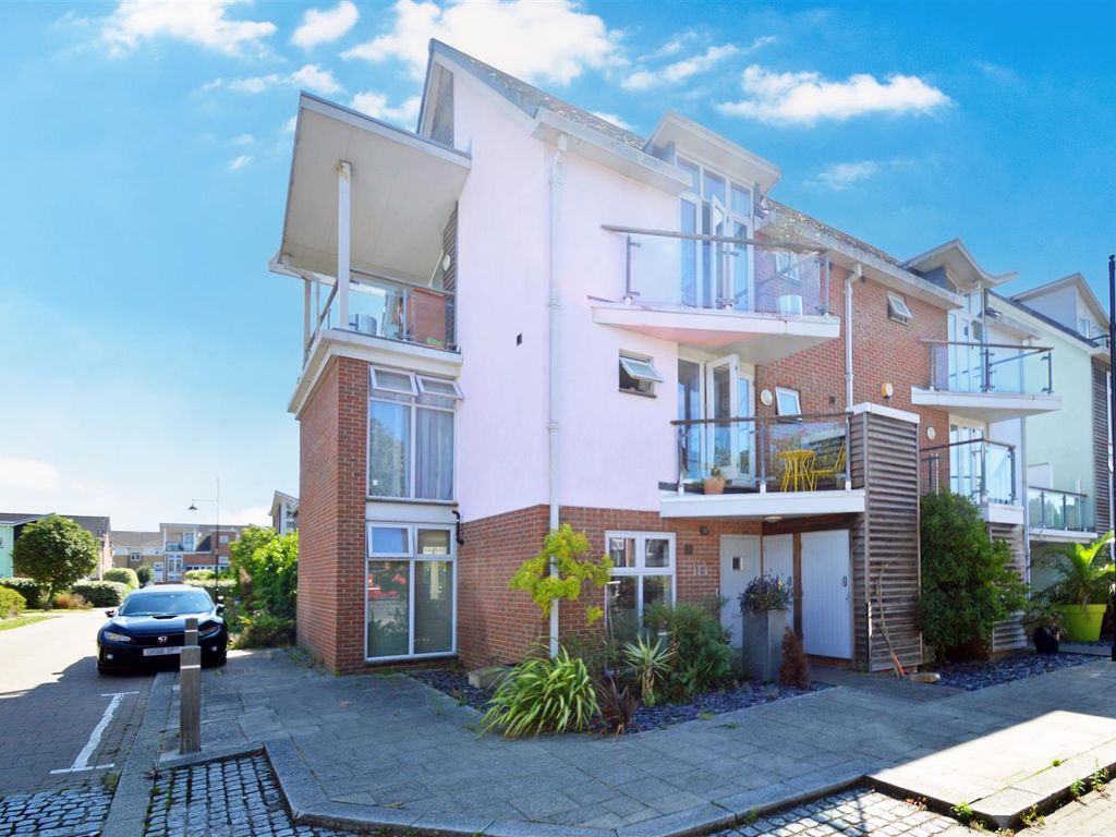 4 bed property for sale in Tappan Drive, St. Marys Island, Chatham ME4