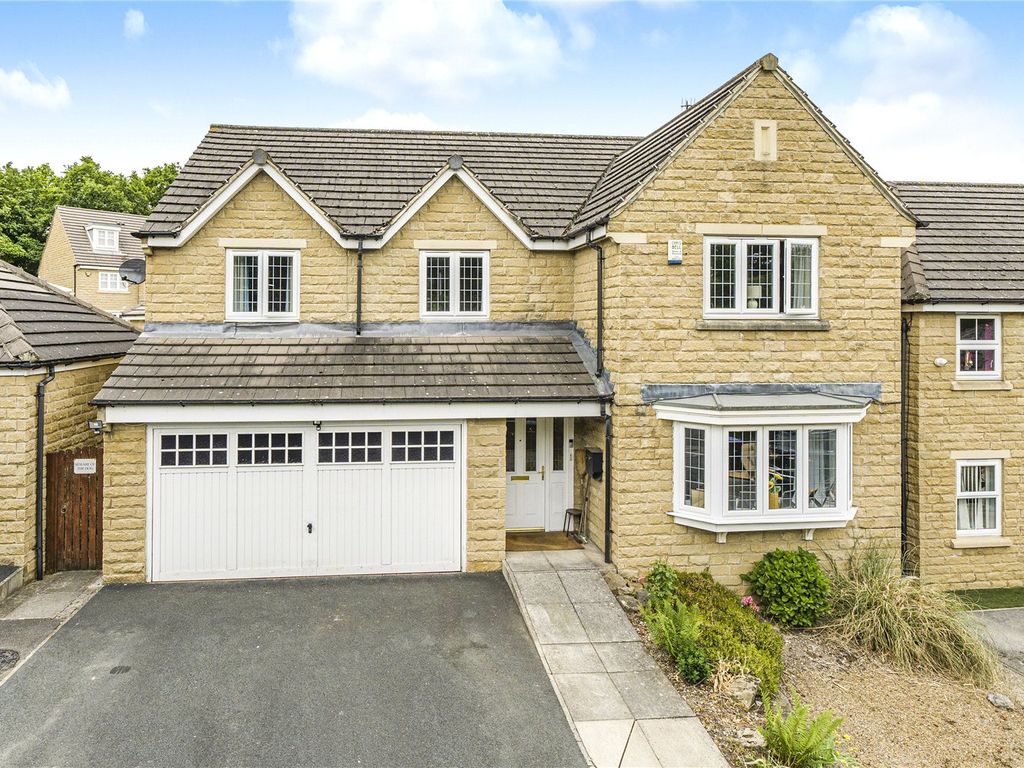 5 bed detached house for sale in Titania Close, Cottingley, Bingley