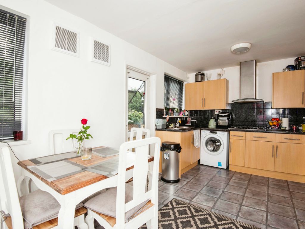 3 bed semidetached house for sale in Woodlands Road, Gillingham, Kent