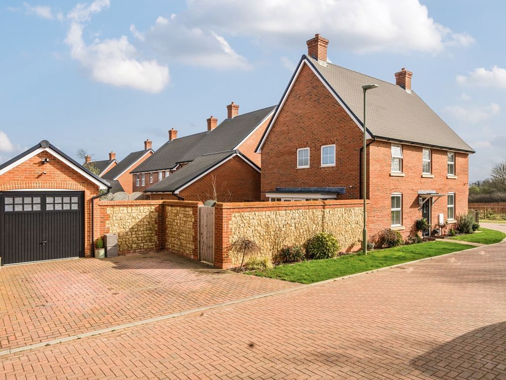 4 bed detached house for sale in Cowslip Drive, Petersfield, Hampshire