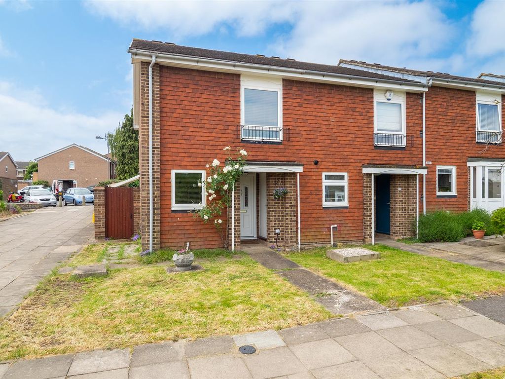 2 bed end terrace house for sale in Southwood Close, Worcester Park KT4