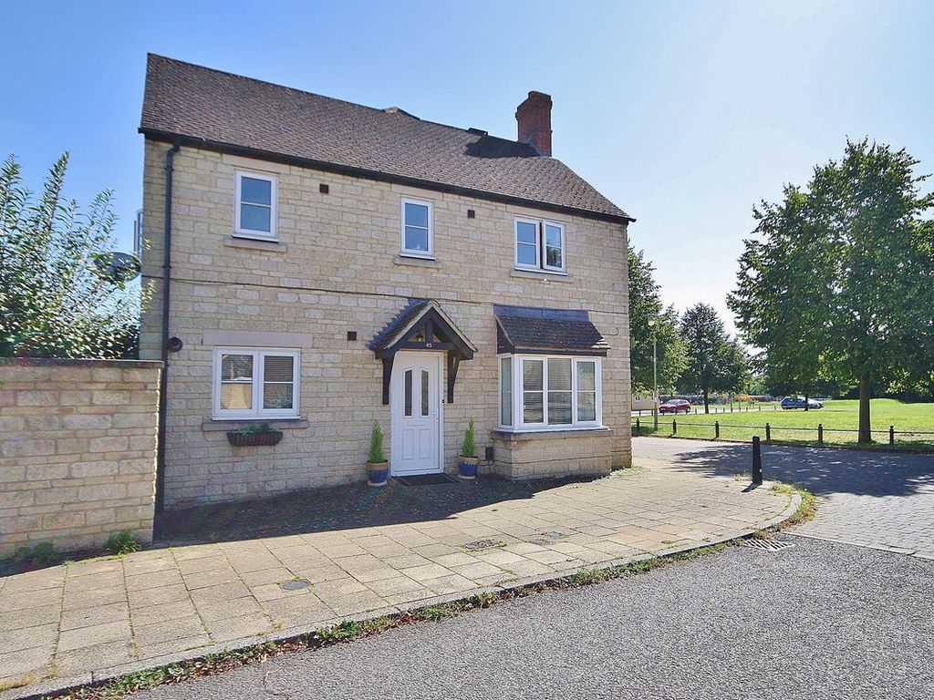 3 bed end terrace house for sale in Campion Way, Witney OX28, £375,000