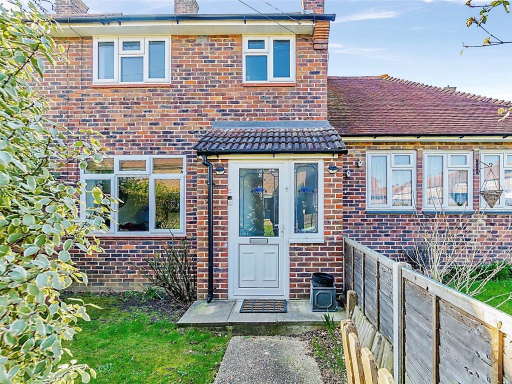3 bed detached house for sale in Serpentine Green, Merstham, Redhill