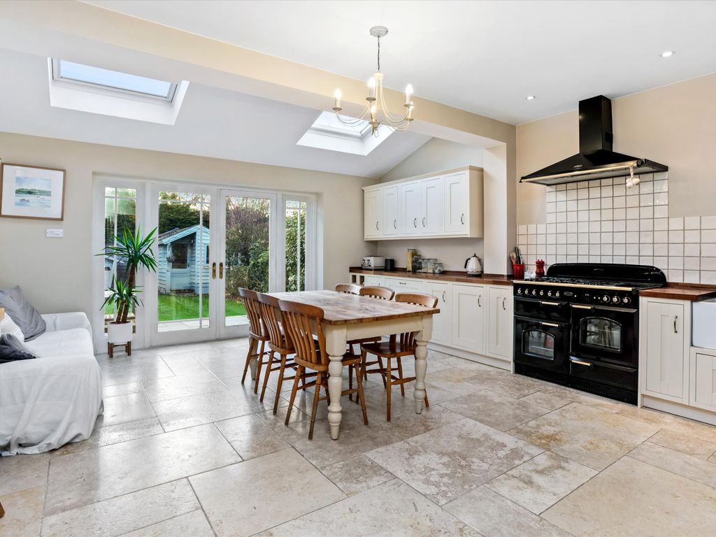 Oakdale Road, Weybridge, Surrey KT13  