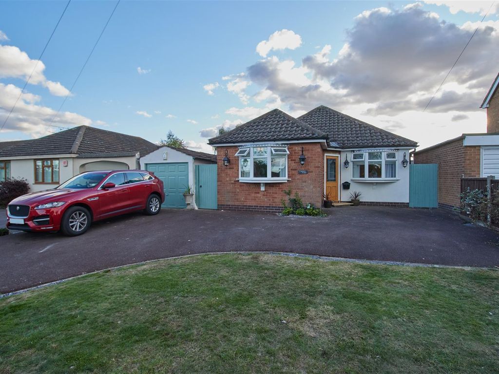 3 bed detached bungalow for sale in The Fairway, Burbage, Hinckley LE10