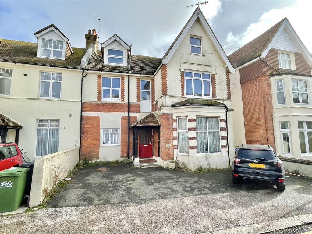 2 bed flat for sale in Eversley Road, BexhillOnSea TN40 Zoopla