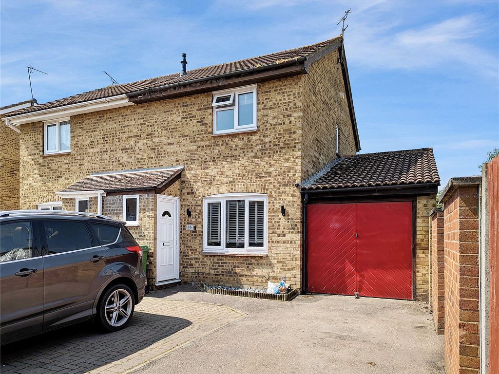 3 bed semidetached house for sale in Whimbrel Close, Sittingbourne