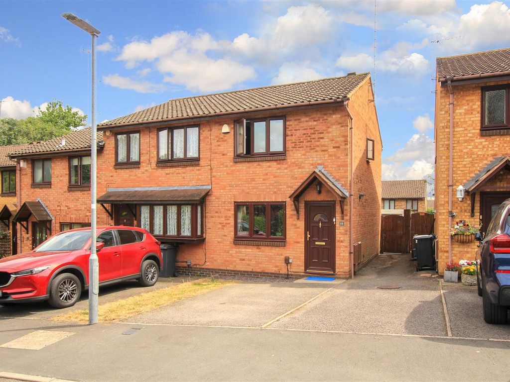 2 bed end terrace house for sale in Half Moon Meadow, Hemel Hempstead