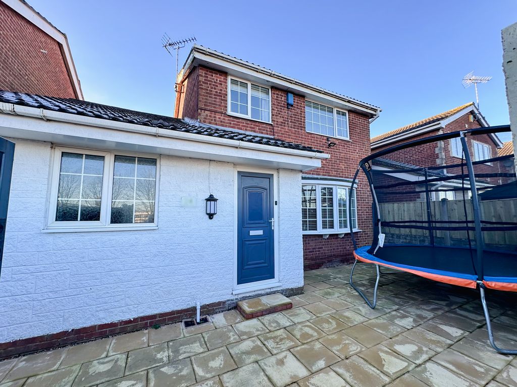 3 bed detached house for sale in Denton Close, Mansfield NG19, £220,000