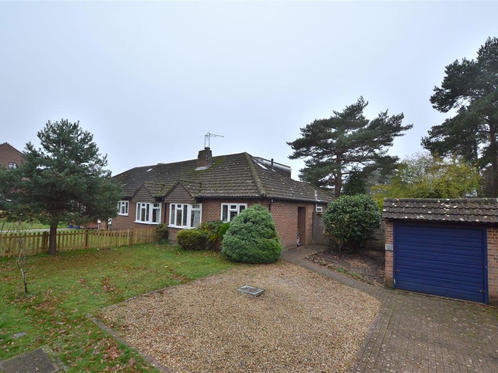 3 bed semidetached bungalow for sale in Linkway, Church Crookham