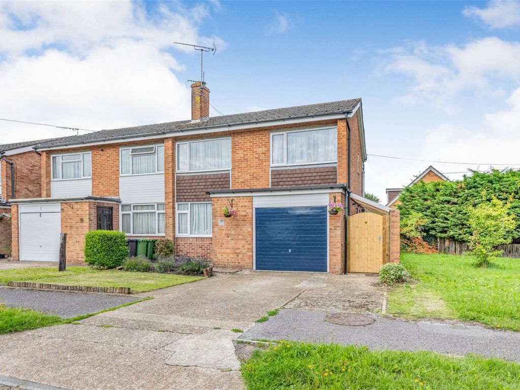3 bed semidetached house for sale in Barton Drive, Hedge End