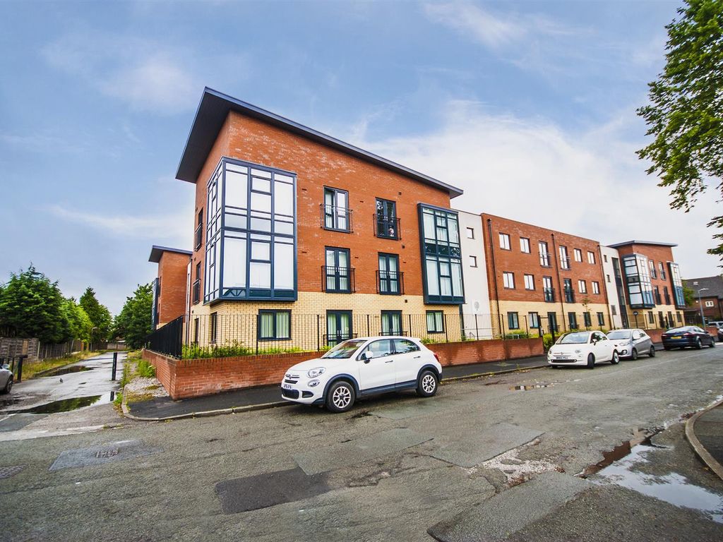 3 bed flat to rent in Lower Broughton Road, Salford M7 Zoopla