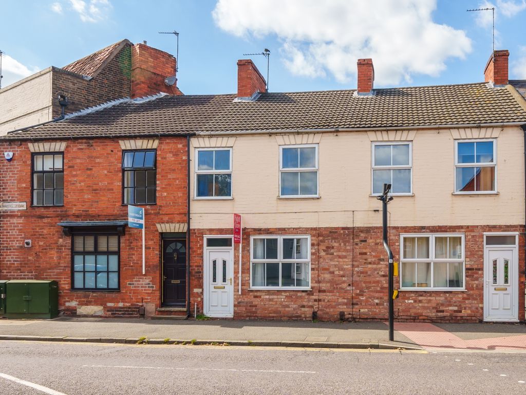 2 bed terraced house for sale in Manthorpe Road, Grantham, Lincolnshire