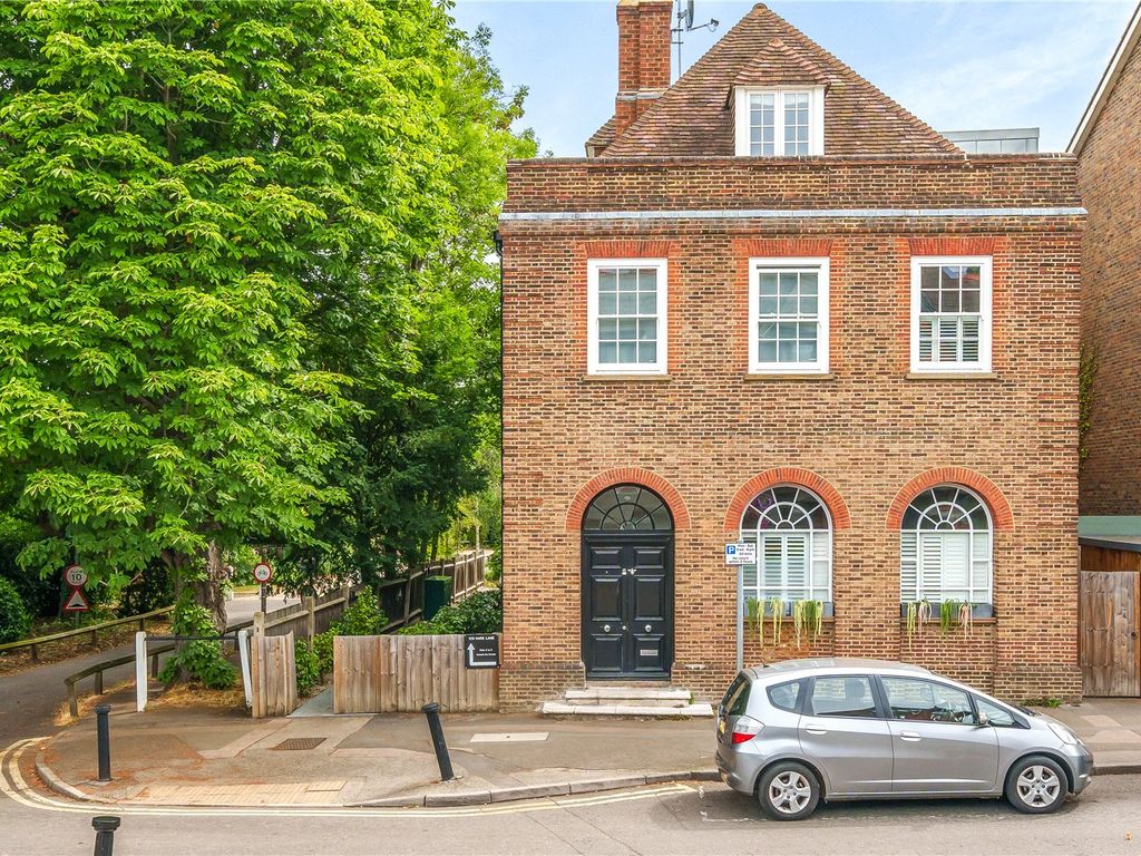 2 bed flat for sale in Hare Lane, Claygate, Esher KT10 Zoopla