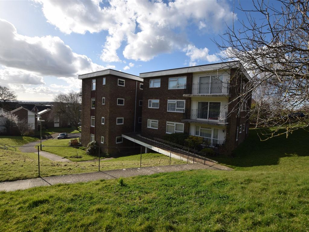 2 bed flat to rent in Wellis Gardens, St. LeonardsOnSea TN38 Zoopla