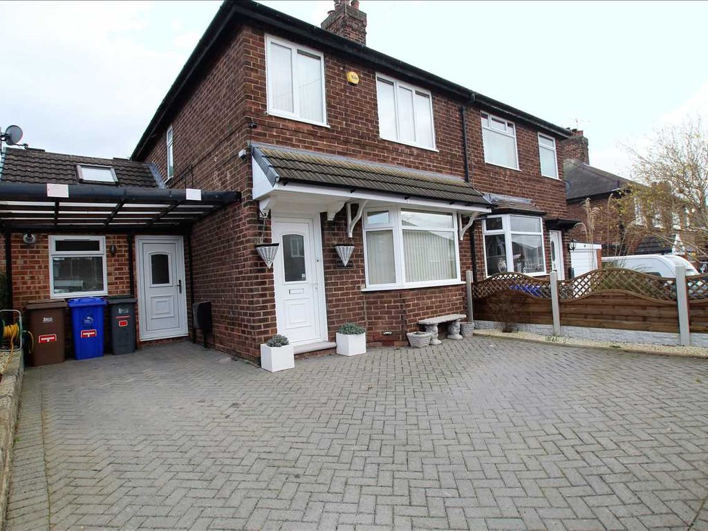 3 bed semidetached house for sale in Willow Grove, Blurton, Stoke On