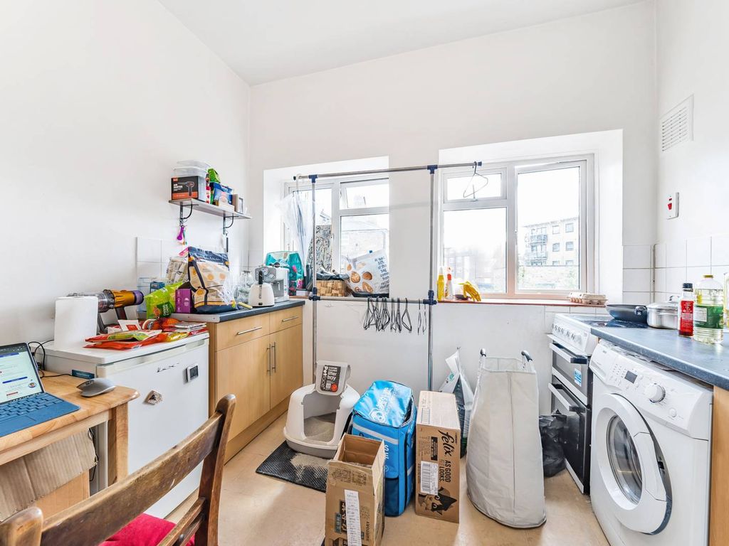 Studio to rent in Clapham Road, Brixton, London SW9, £1,350 pcm Zoopla