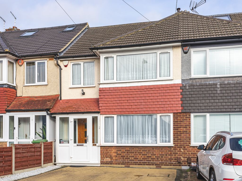 3 bed terraced house for sale in Longfield Lane, Cheshunt EN7, £425,000